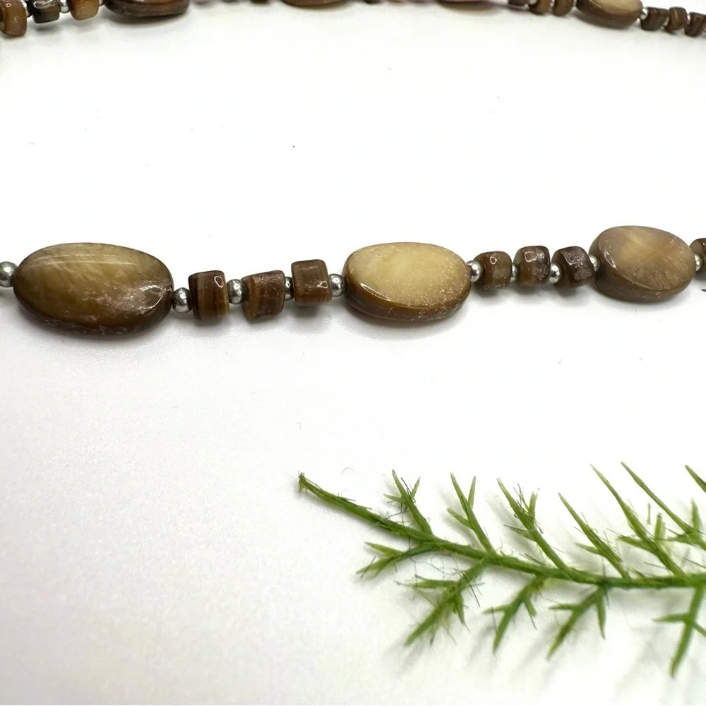 VINTAGE⚜️Beige Mother Of Pearl & Tiger’s Eye Beaded Necklace - Picture 4 of 6